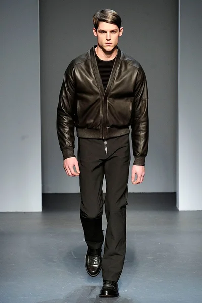 Look 25